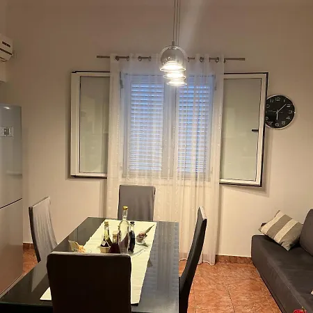 Bella With Terrace In Centre דירה